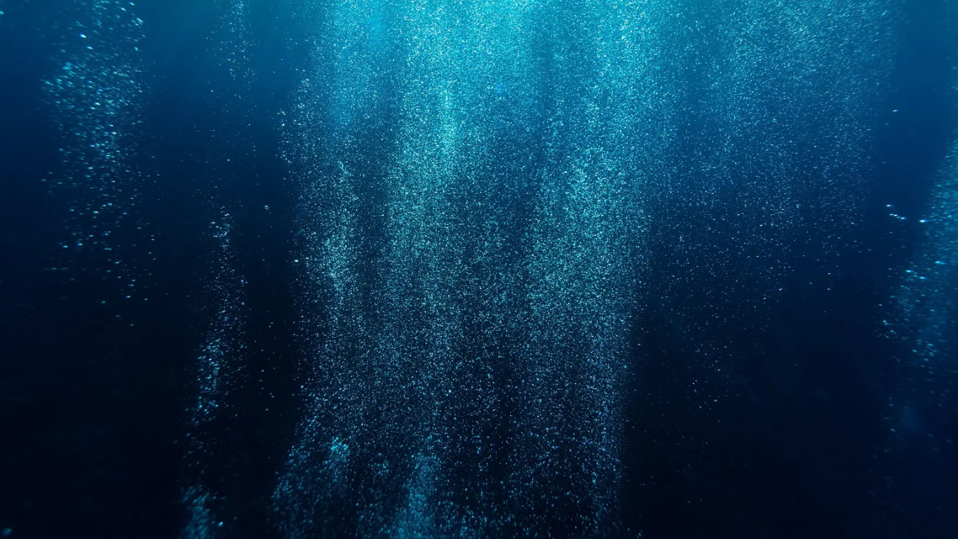 Ocean underwater bubbles
