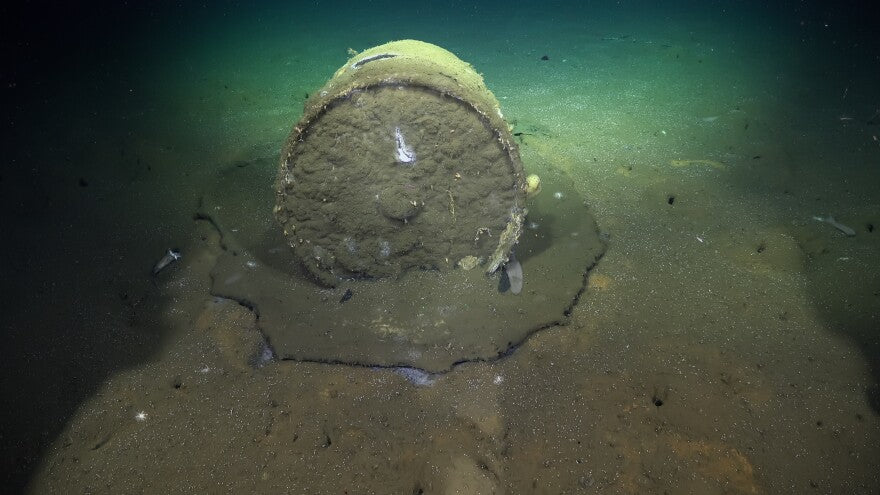 waste_barrel_dumped_in_the_sea